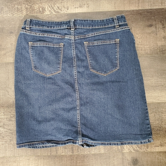 Croft and Borrow Denim Skirt Classic Fit size 14 - Picture 2 of 3